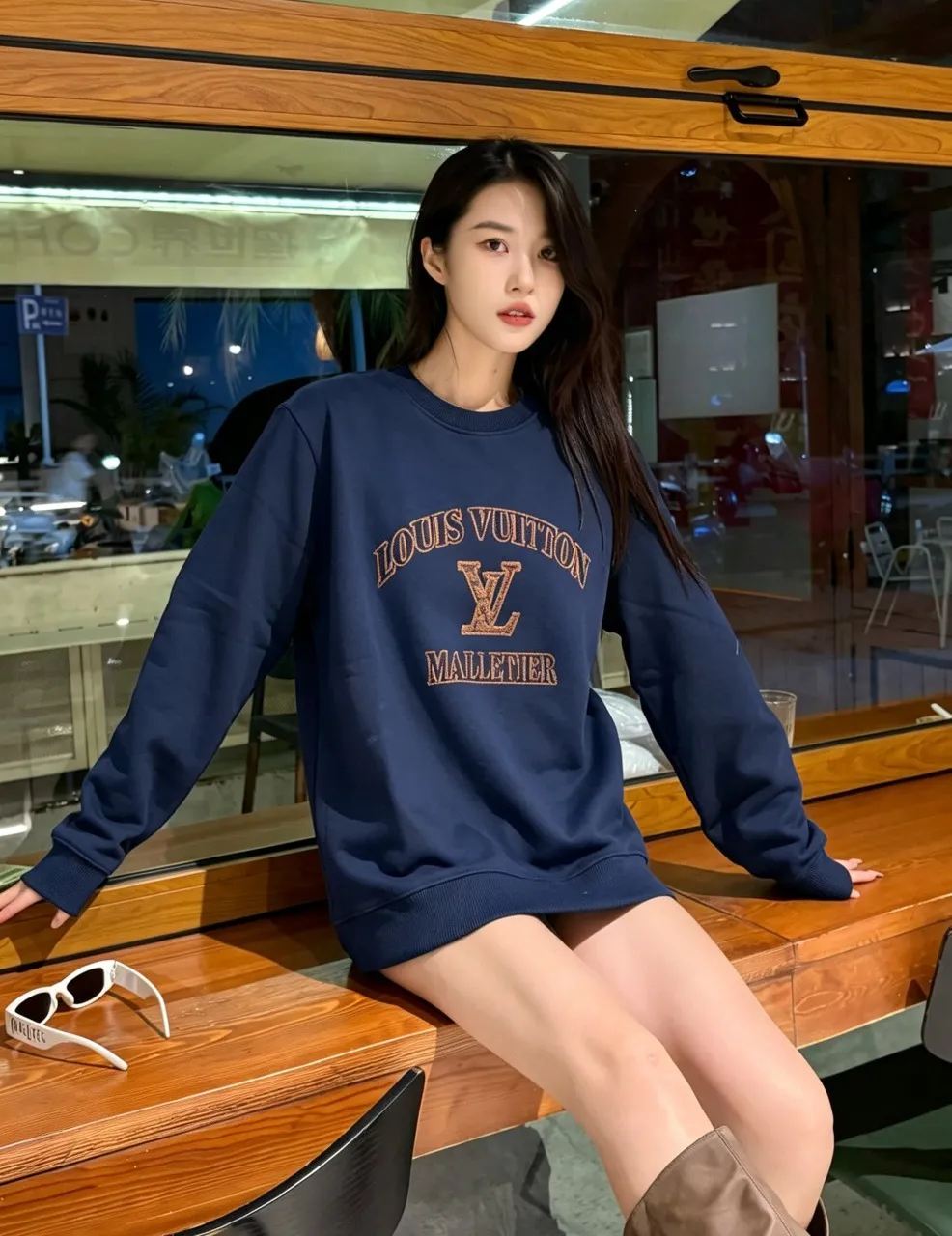 Louis Vuitton/Louis Vuitton leather label letter embroidered crew neck sweatshirt